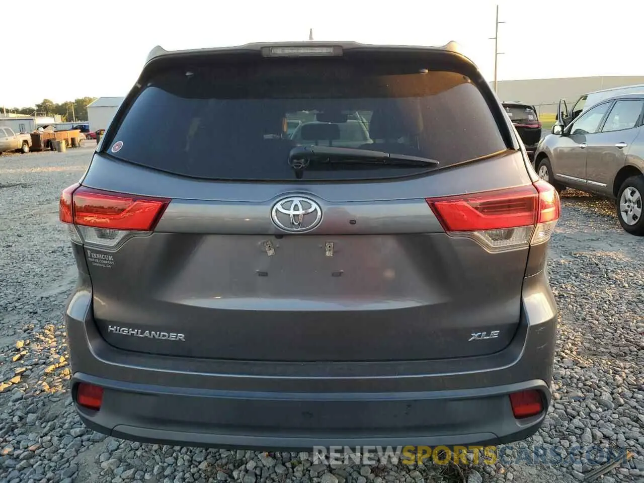 6 Photograph of a damaged car 5TDKZRFH5KS303629 TOYOTA HIGHLANDER 2019