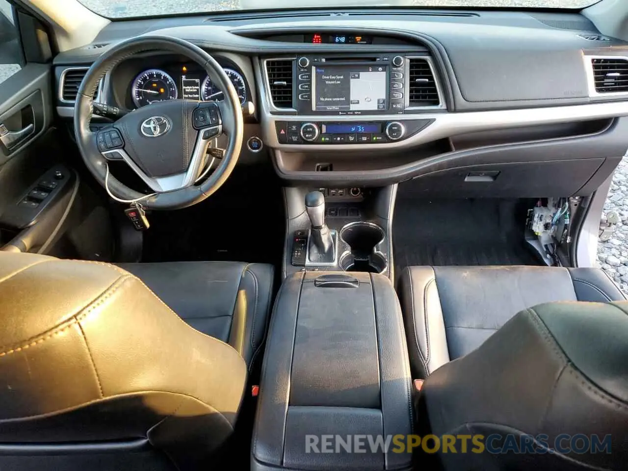 8 Photograph of a damaged car 5TDKZRFH5KS303629 TOYOTA HIGHLANDER 2019