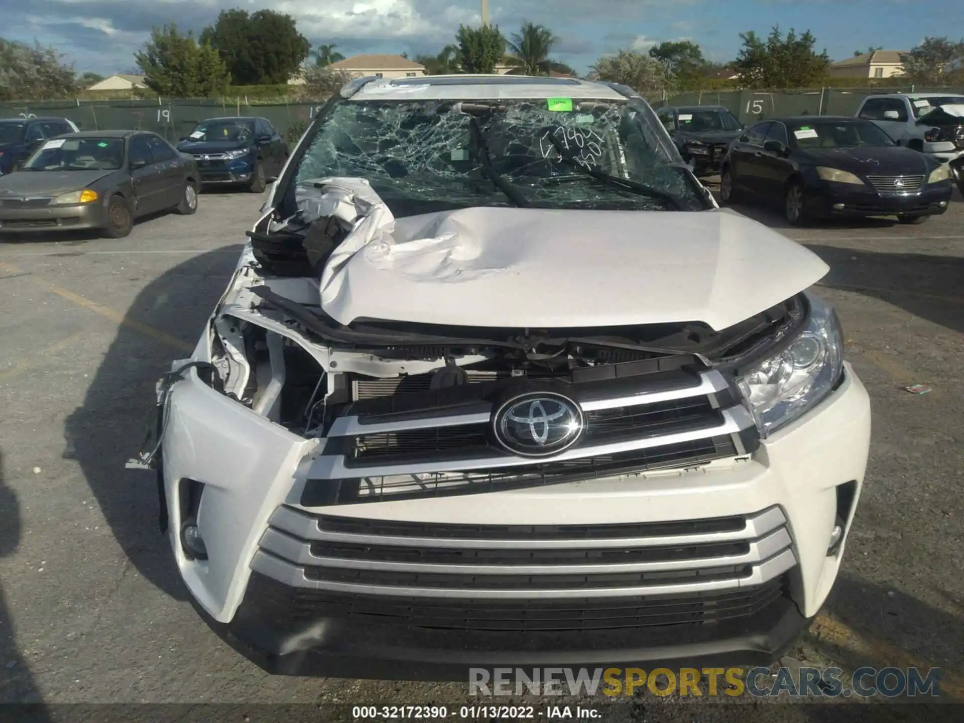 6 Photograph of a damaged car 5TDKZRFH5KS305784 TOYOTA HIGHLANDER 2019