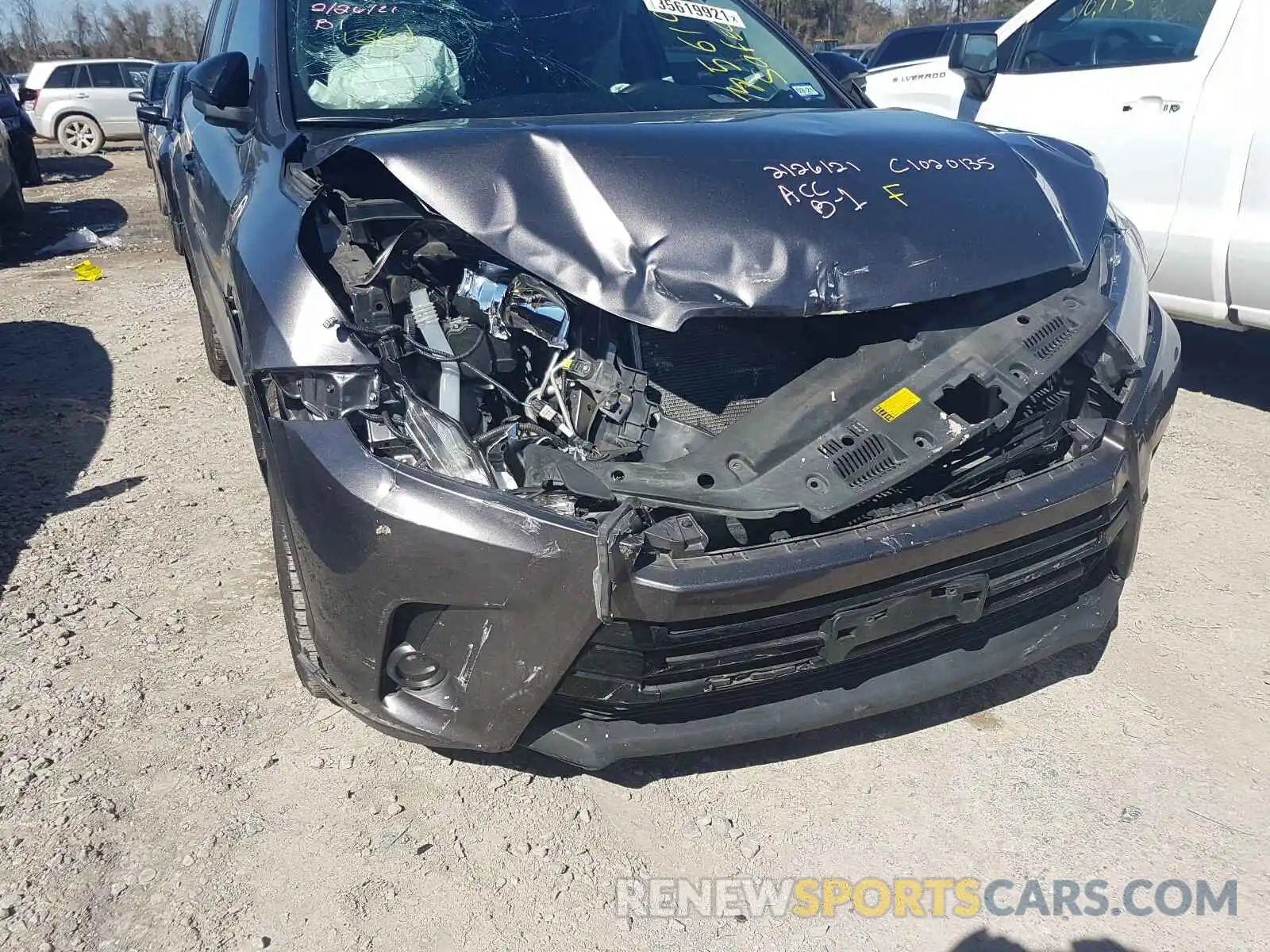 9 Photograph of a damaged car 5TDKZRFH5KS314050 TOYOTA HIGHLANDER 2019