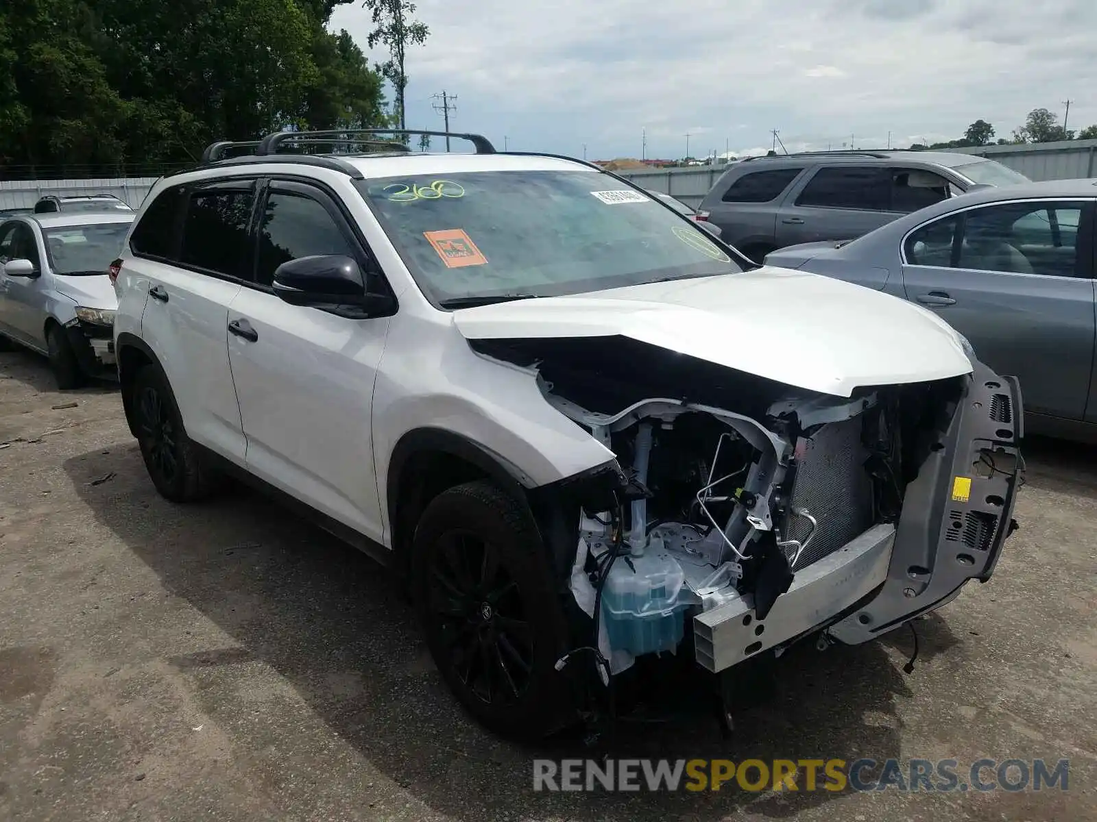 1 Photograph of a damaged car 5TDKZRFH5KS324609 TOYOTA HIGHLANDER 2019