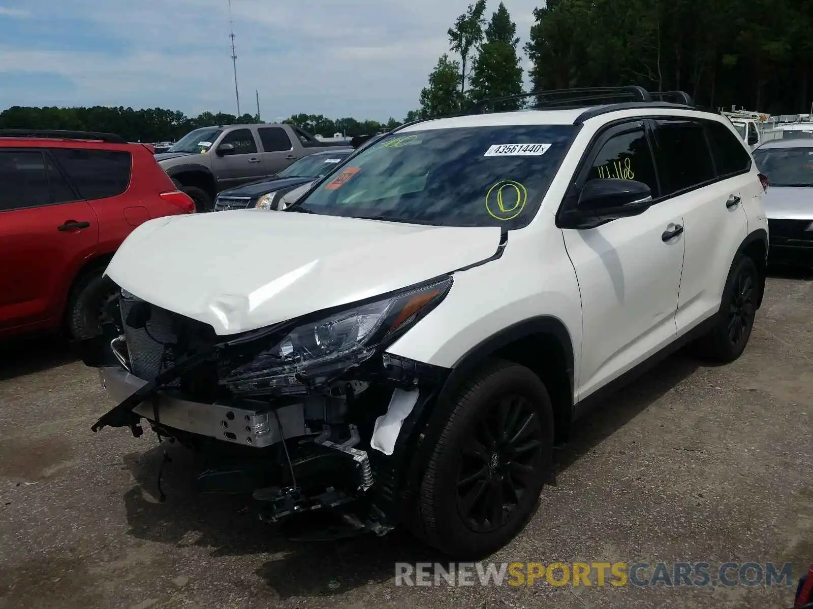 2 Photograph of a damaged car 5TDKZRFH5KS324609 TOYOTA HIGHLANDER 2019