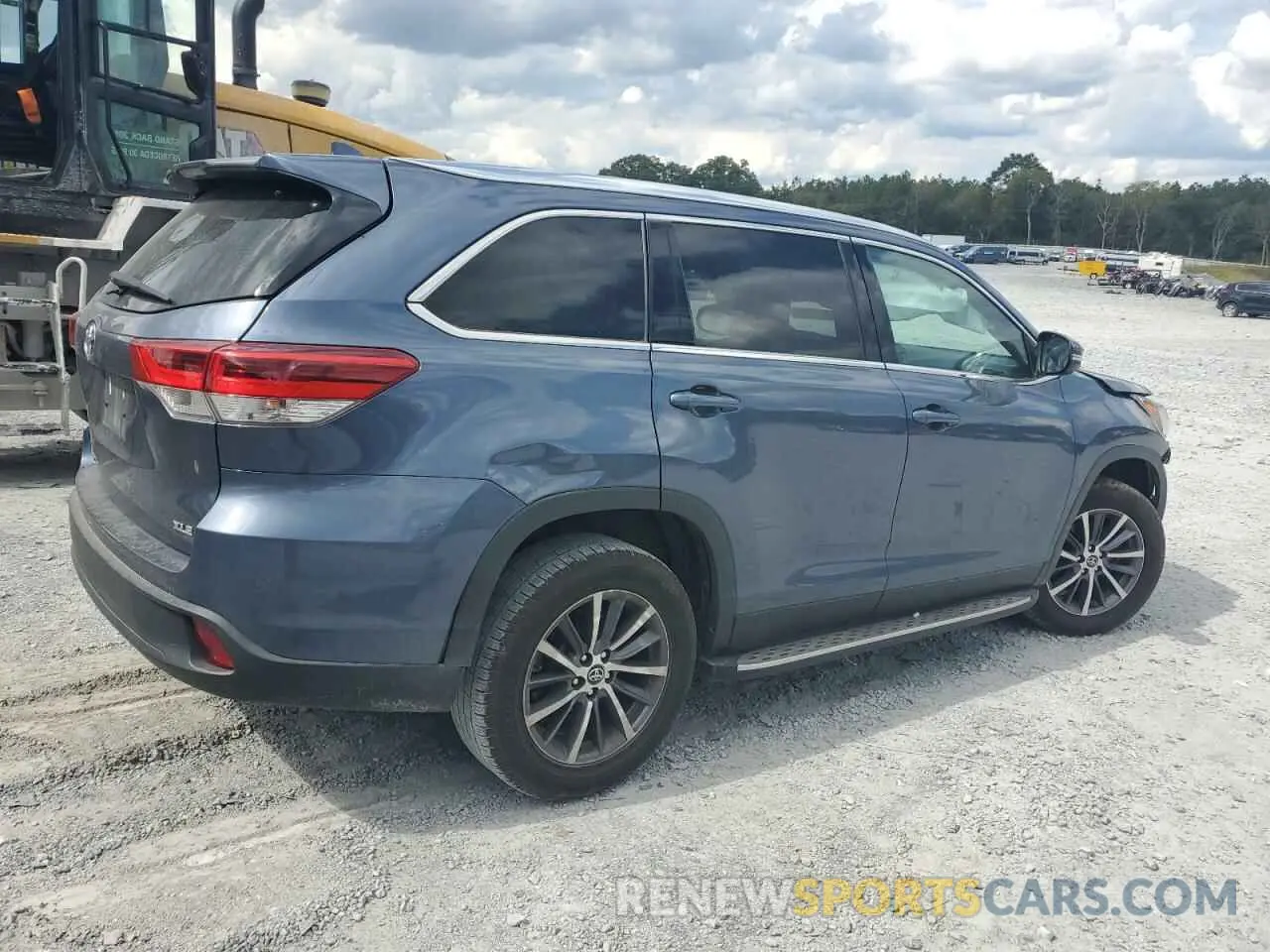 3 Photograph of a damaged car 5TDKZRFH5KS329907 TOYOTA HIGHLANDER 2019
