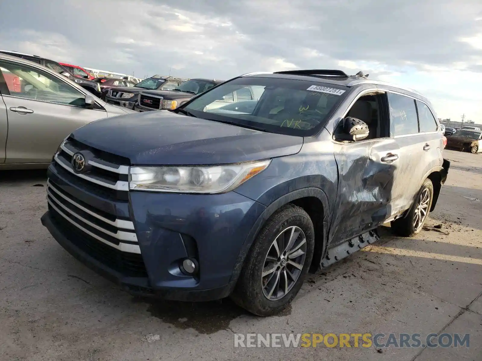 2 Photograph of a damaged car 5TDKZRFH5KS348795 TOYOTA HIGHLANDER 2019