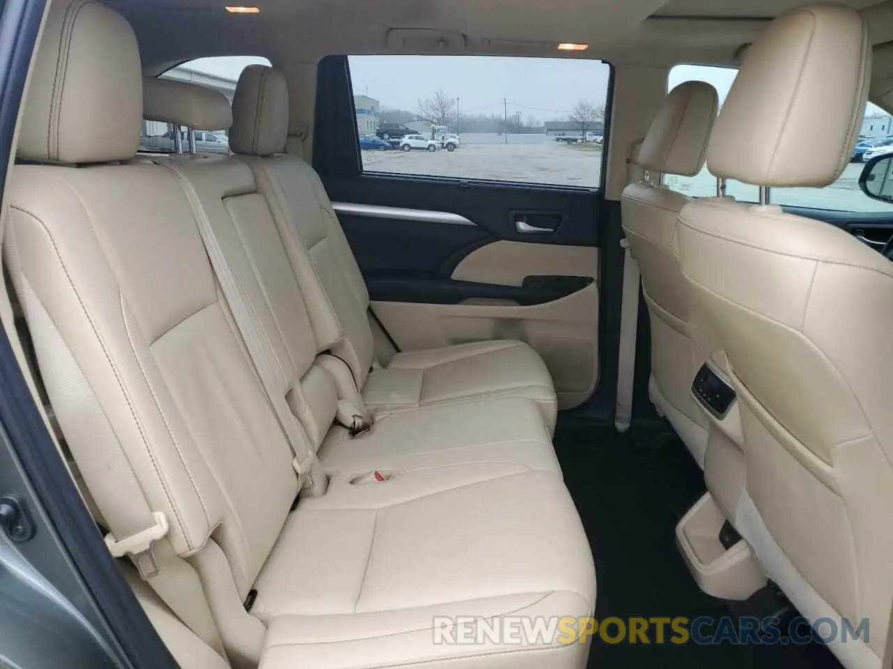 11 Photograph of a damaged car 5TDKZRFH5KS348876 TOYOTA HIGHLANDER 2019