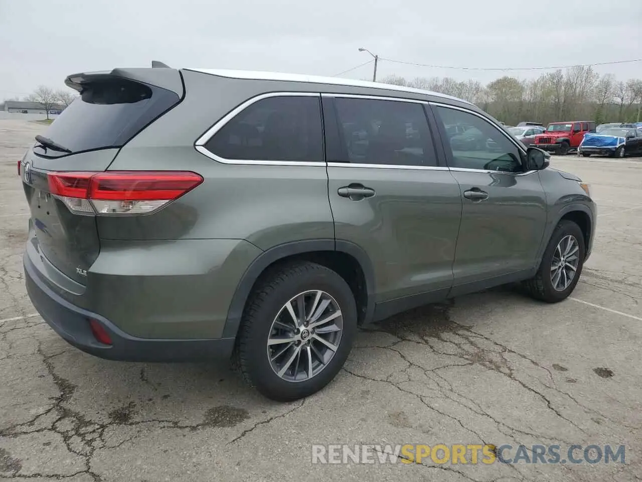 3 Photograph of a damaged car 5TDKZRFH5KS348876 TOYOTA HIGHLANDER 2019