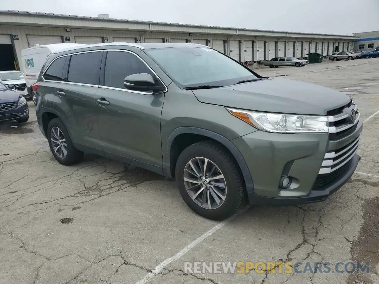 4 Photograph of a damaged car 5TDKZRFH5KS348876 TOYOTA HIGHLANDER 2019