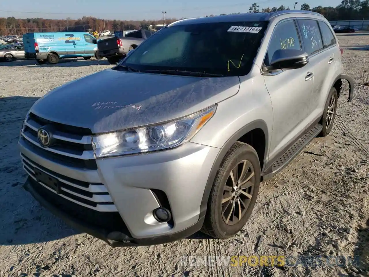 2 Photograph of a damaged car 5TDKZRFH5KS363653 TOYOTA HIGHLANDER 2019