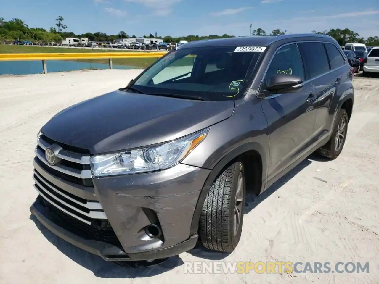 2 Photograph of a damaged car 5TDKZRFH5KS363832 TOYOTA HIGHLANDER 2019