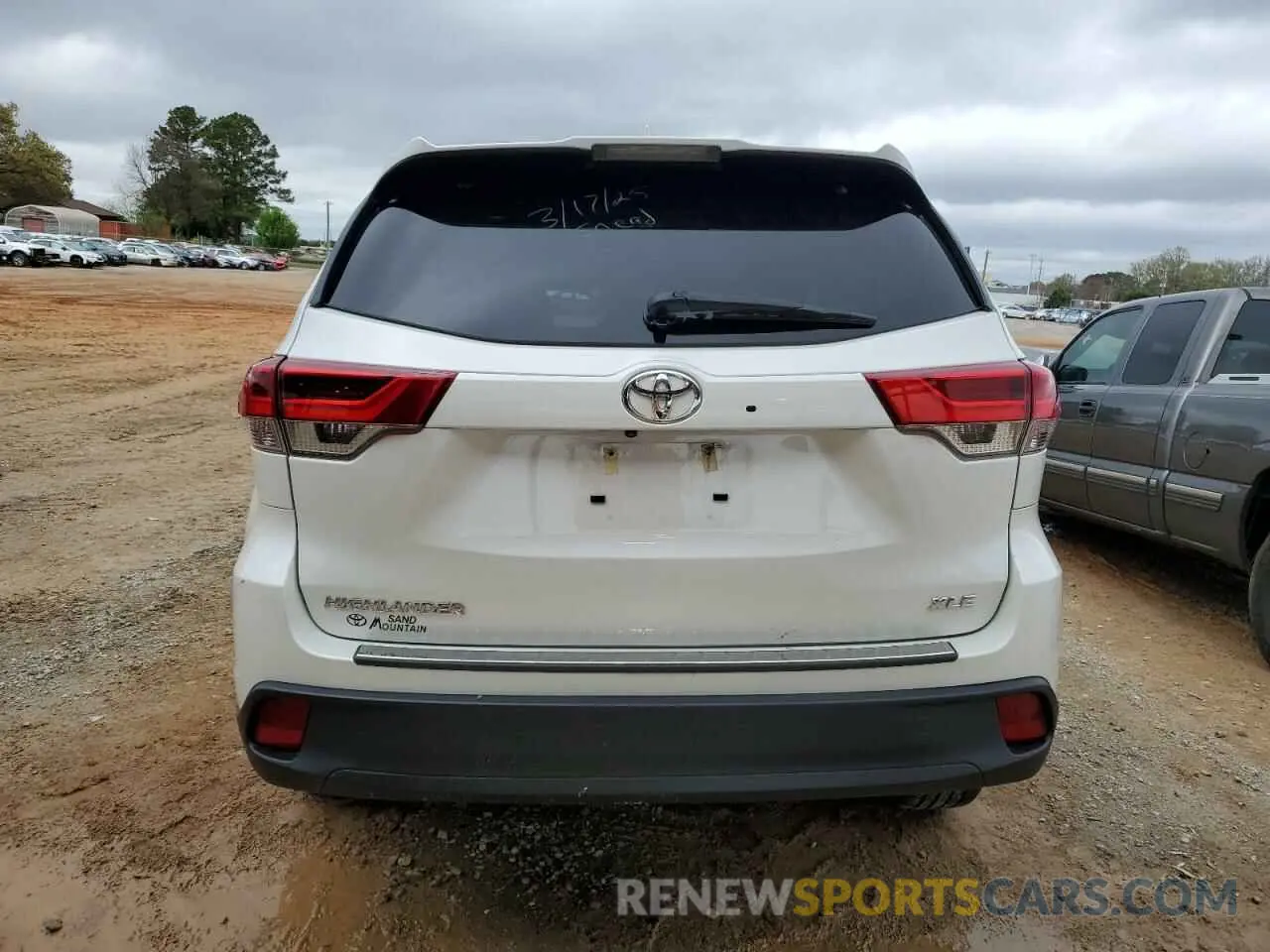 6 Photograph of a damaged car 5TDKZRFH5KS553176 TOYOTA HIGHLANDER 2019