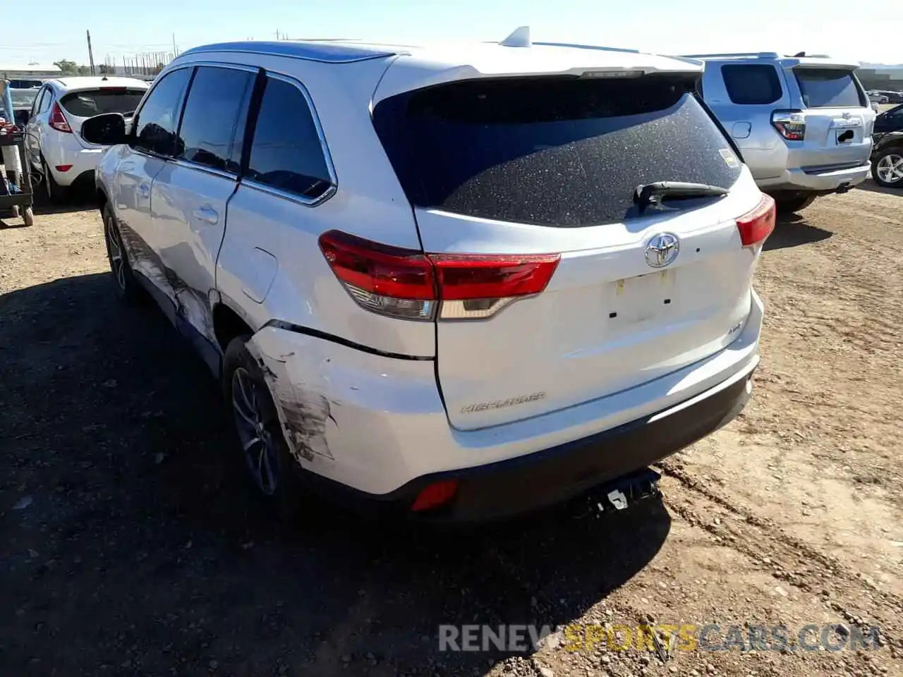 3 Photograph of a damaged car 5TDKZRFH5KS554392 TOYOTA HIGHLANDER 2019