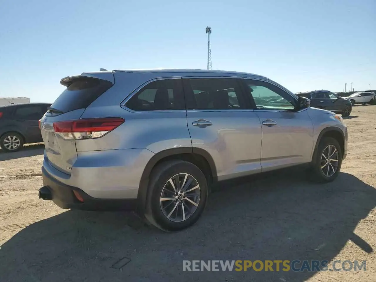 3 Photograph of a damaged car 5TDKZRFH5KS557664 TOYOTA HIGHLANDER 2019