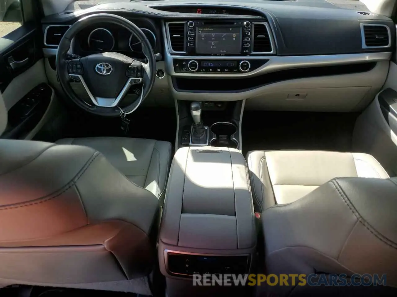 8 Photograph of a damaged car 5TDKZRFH5KS557664 TOYOTA HIGHLANDER 2019