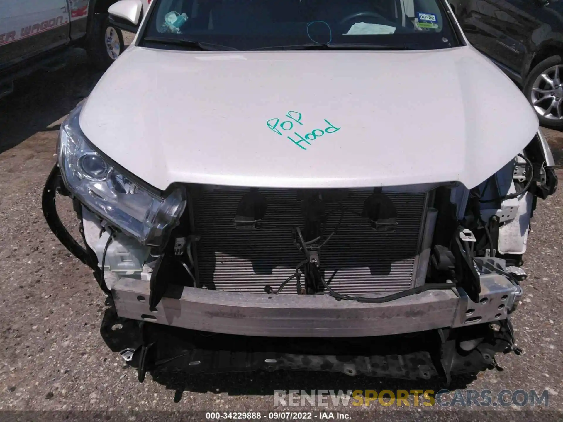 10 Photograph of a damaged car 5TDKZRFH5KS558572 TOYOTA HIGHLANDER 2019