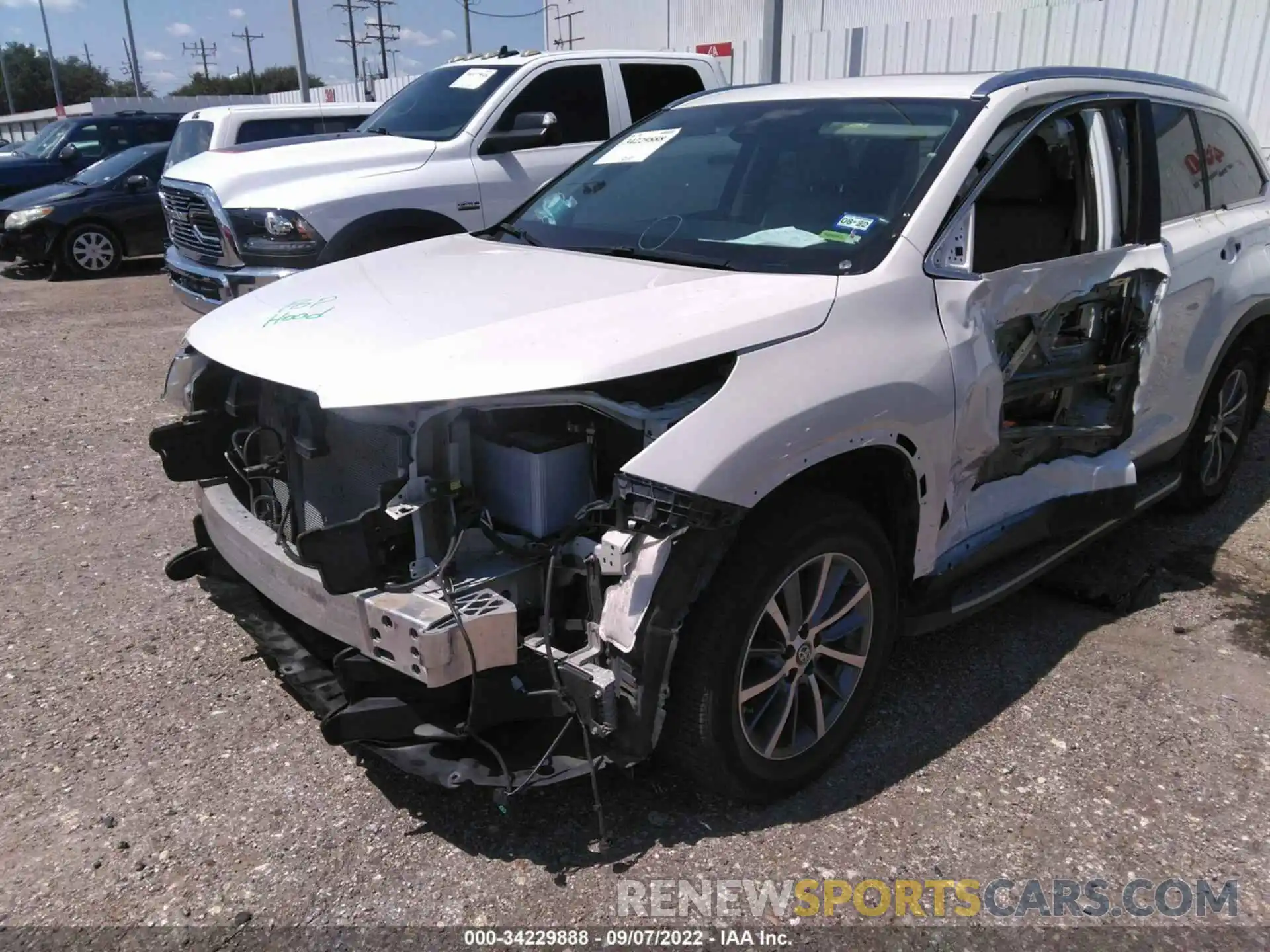 6 Photograph of a damaged car 5TDKZRFH5KS558572 TOYOTA HIGHLANDER 2019