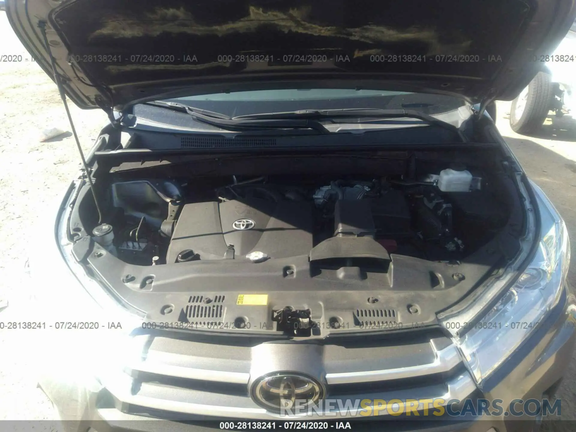 10 Photograph of a damaged car 5TDKZRFH5KS559060 TOYOTA HIGHLANDER 2019