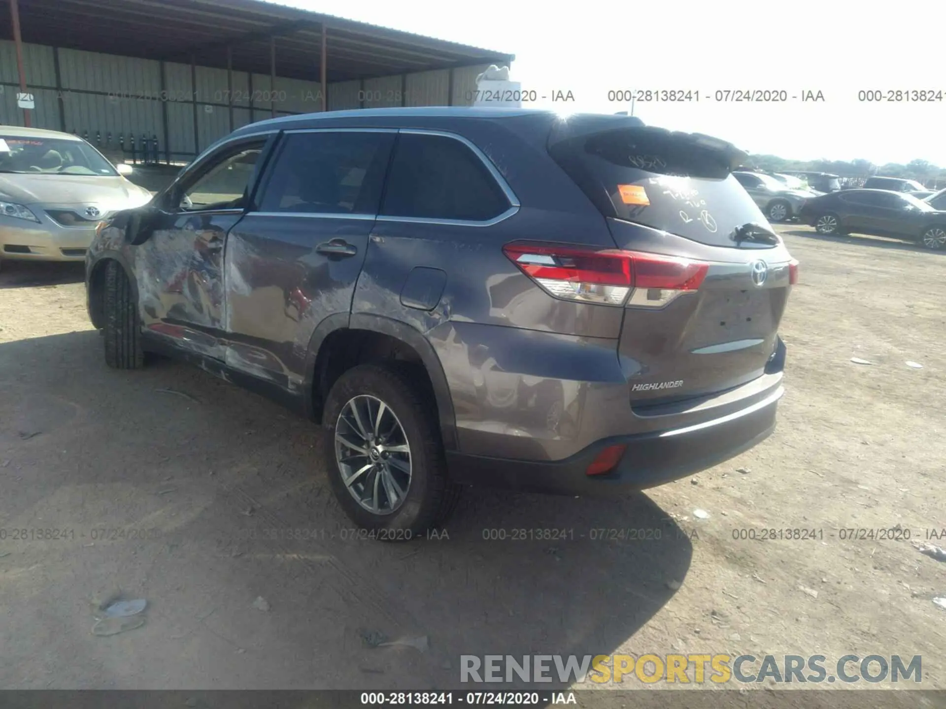 3 Photograph of a damaged car 5TDKZRFH5KS559060 TOYOTA HIGHLANDER 2019