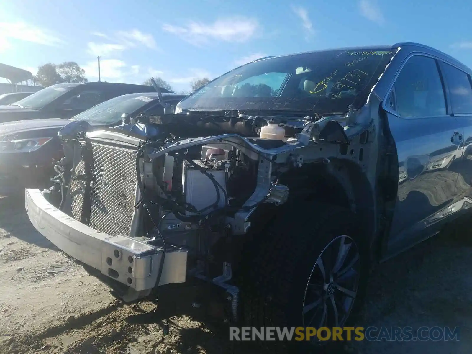 9 Photograph of a damaged car 5TDKZRFH5KS559737 TOYOTA HIGHLANDER 2019