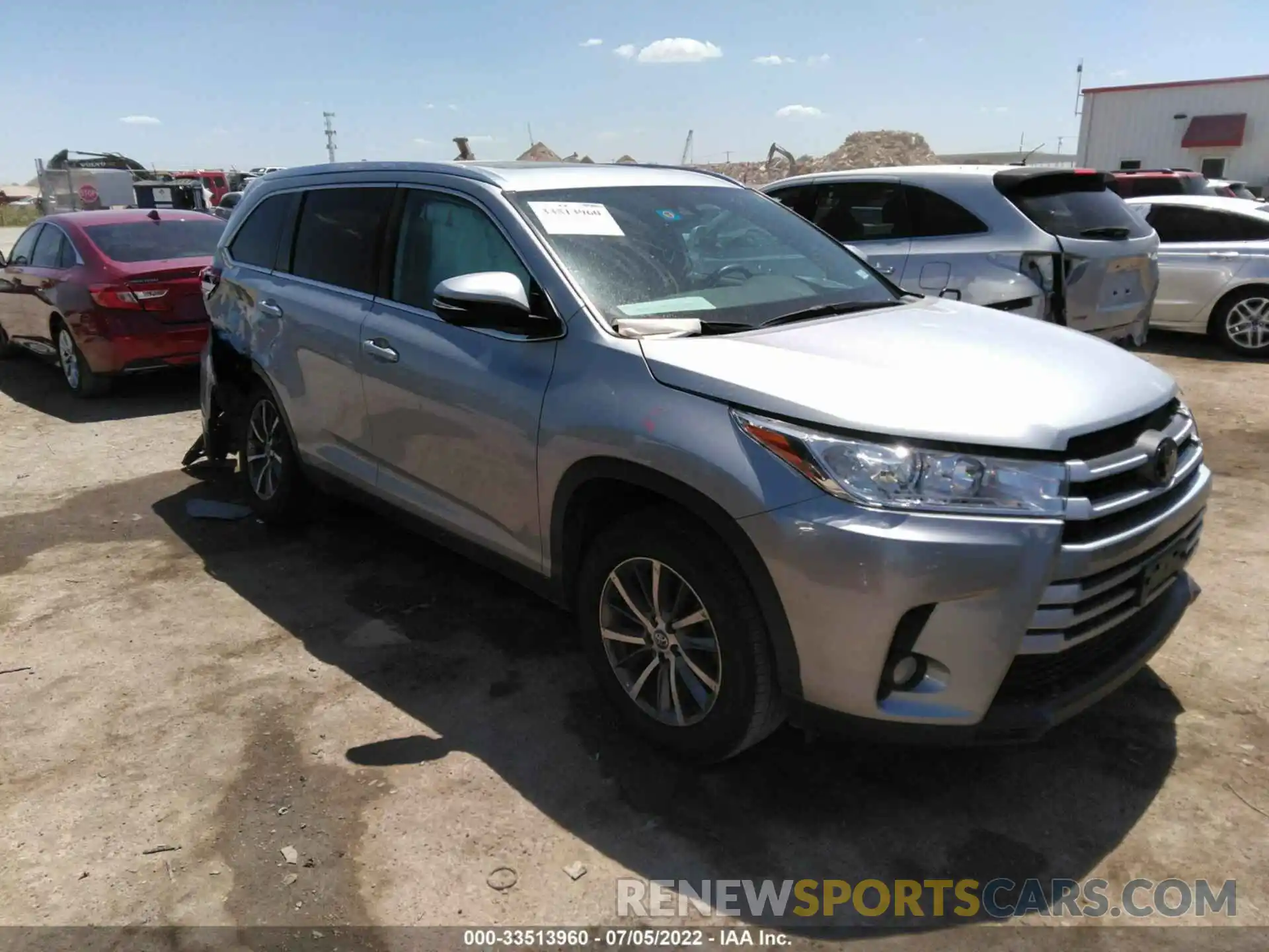 1 Photograph of a damaged car 5TDKZRFH5KS559754 TOYOTA HIGHLANDER 2019