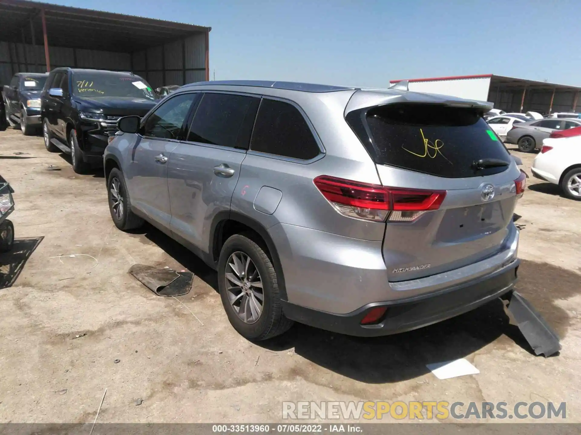 3 Photograph of a damaged car 5TDKZRFH5KS559754 TOYOTA HIGHLANDER 2019