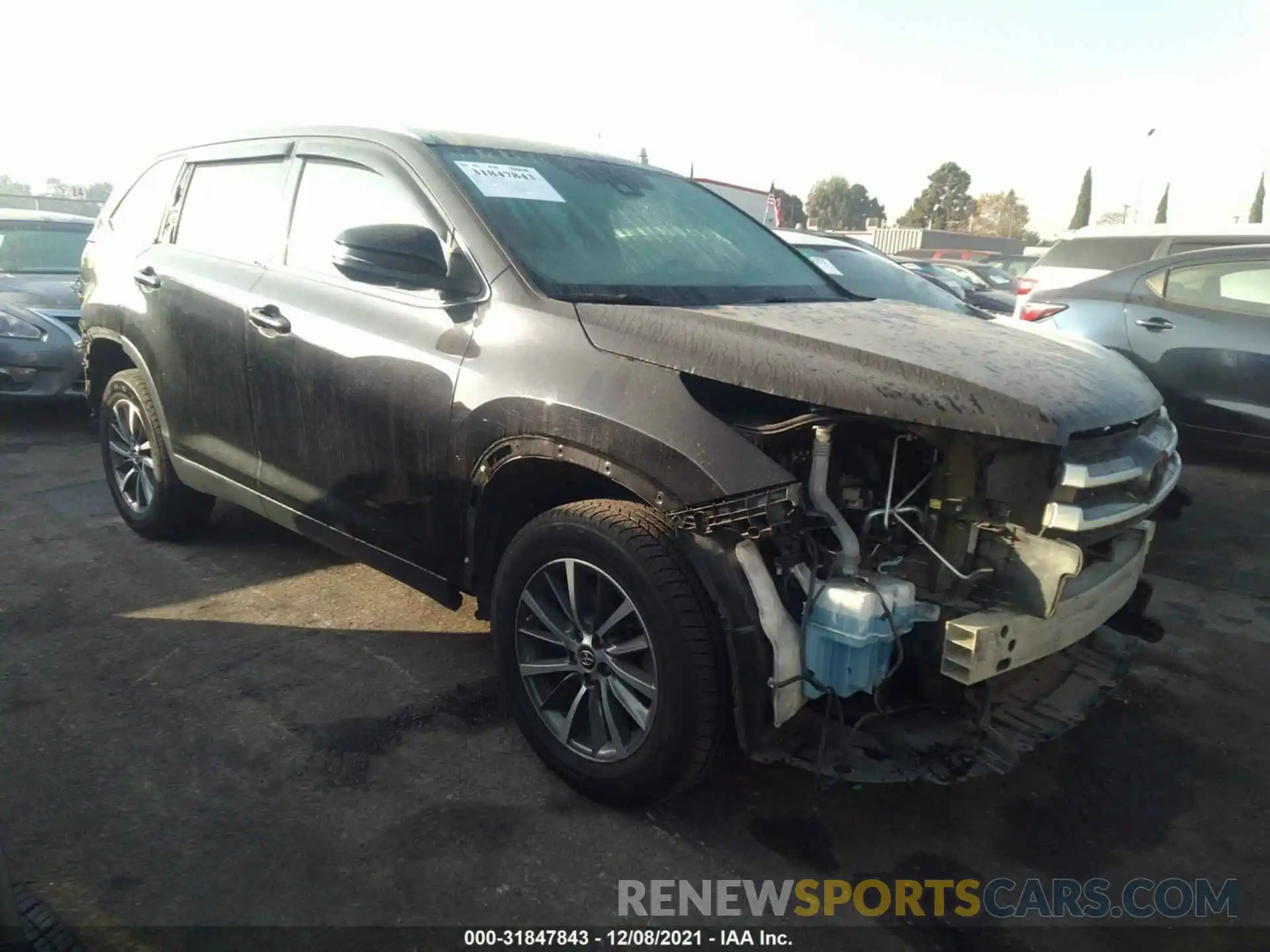 1 Photograph of a damaged car 5TDKZRFH5KS560306 TOYOTA HIGHLANDER 2019