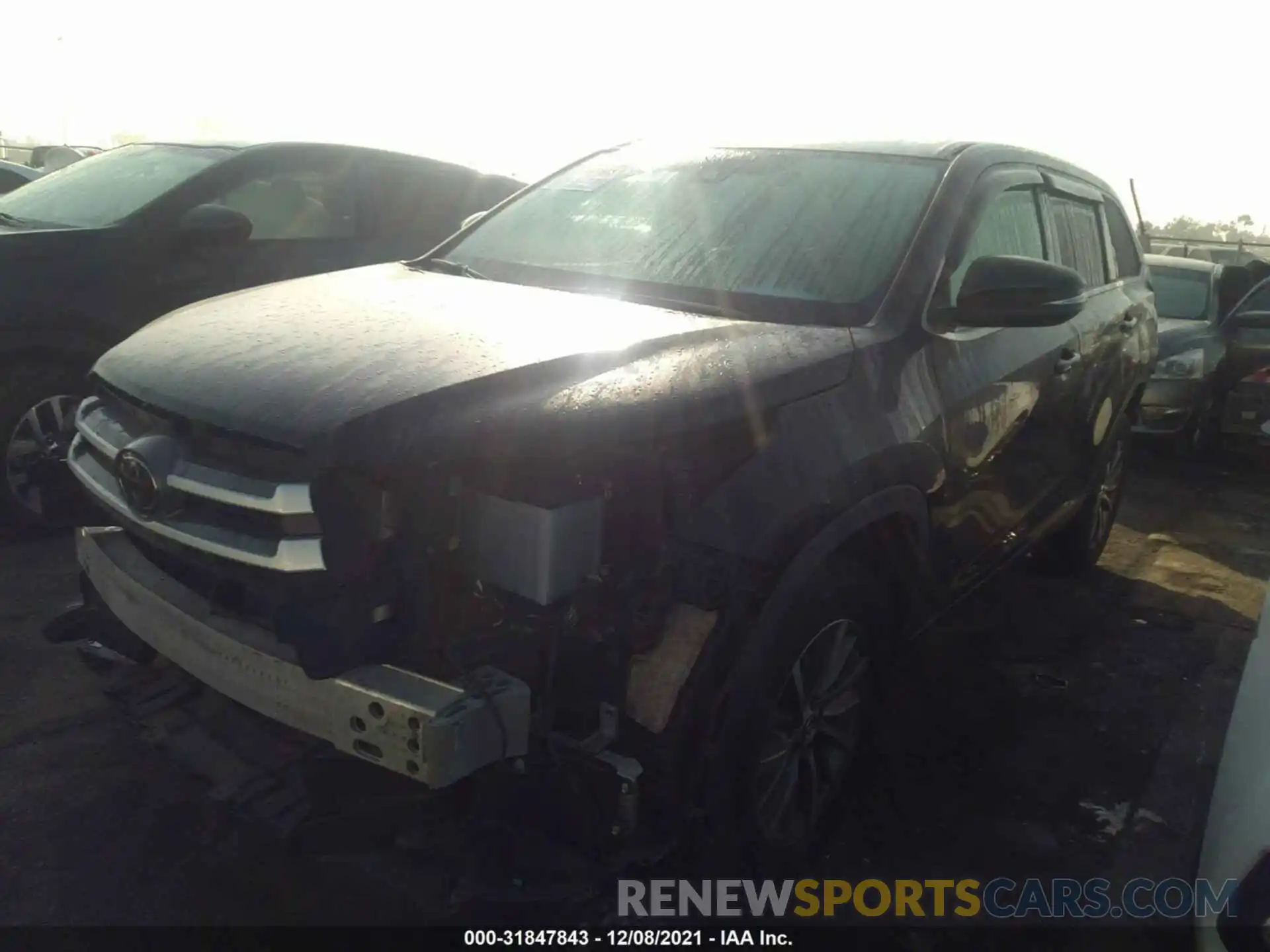 2 Photograph of a damaged car 5TDKZRFH5KS560306 TOYOTA HIGHLANDER 2019