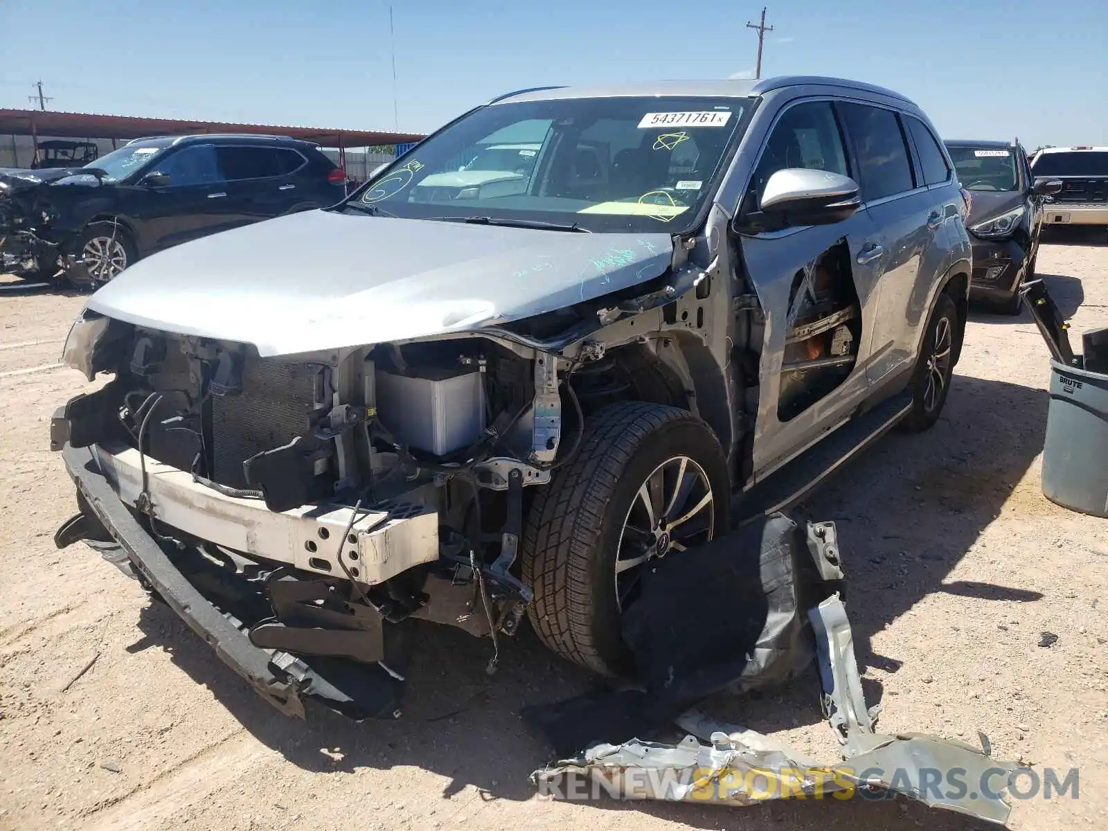 2 Photograph of a damaged car 5TDKZRFH5KS561665 TOYOTA HIGHLANDER 2019