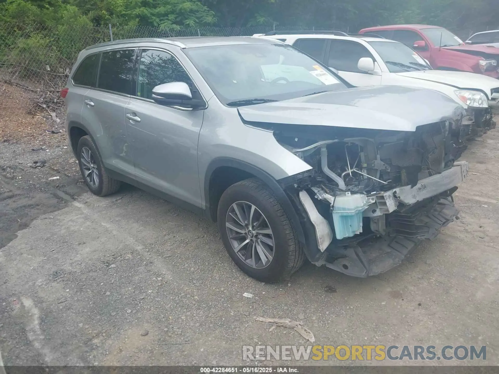 1 Photograph of a damaged car 5TDKZRFH5KS563030 TOYOTA HIGHLANDER 2019