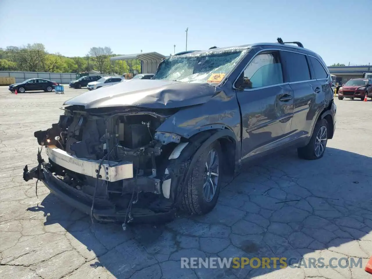 1 Photograph of a damaged car 5TDKZRFH5KS563285 TOYOTA HIGHLANDER 2019