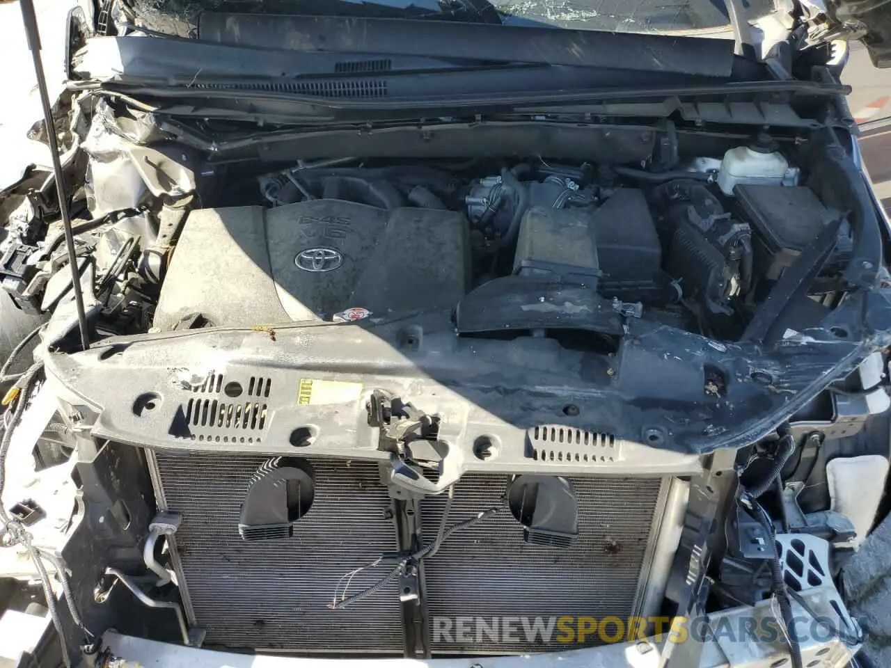 13 Photograph of a damaged car 5TDKZRFH5KS563285 TOYOTA HIGHLANDER 2019