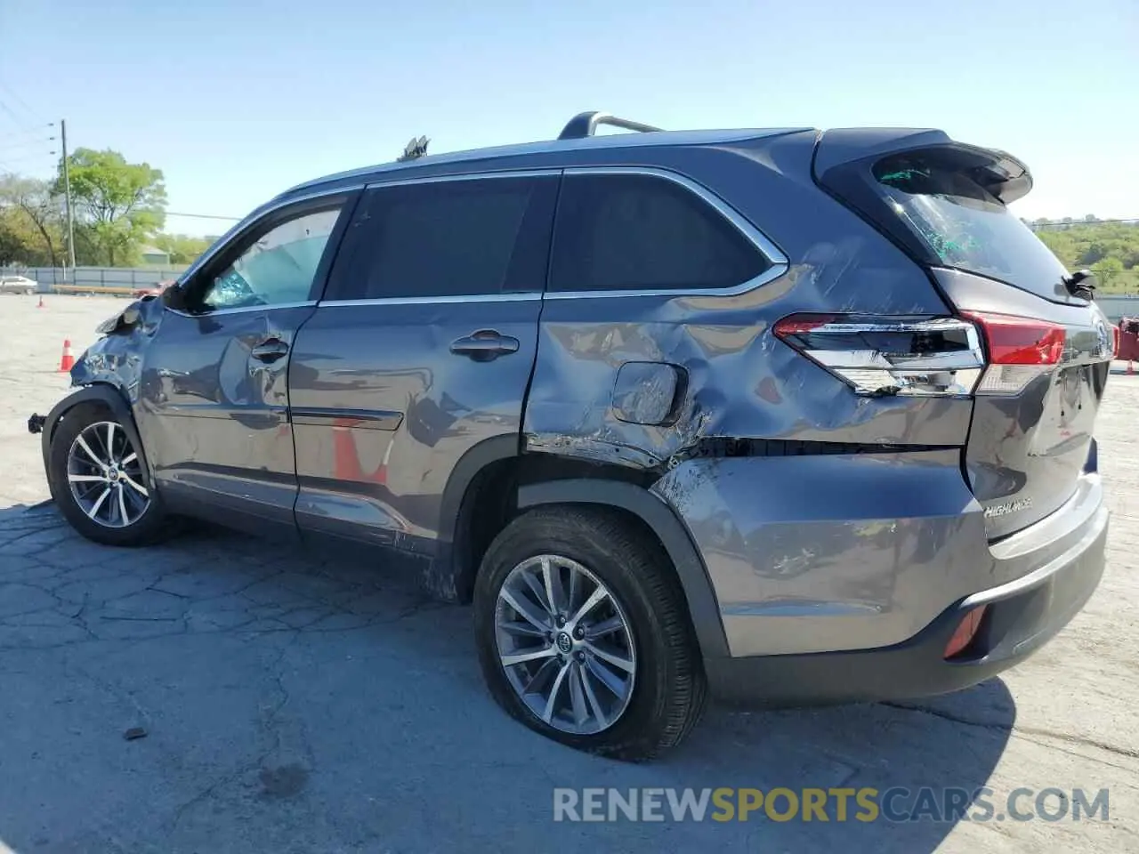 2 Photograph of a damaged car 5TDKZRFH5KS563285 TOYOTA HIGHLANDER 2019