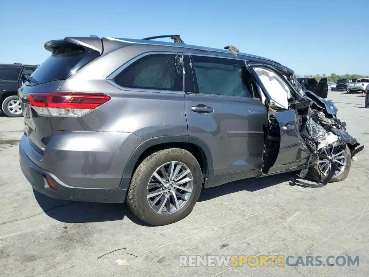 3 Photograph of a damaged car 5TDKZRFH5KS563285 TOYOTA HIGHLANDER 2019