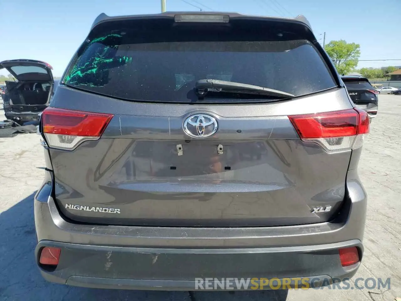 6 Photograph of a damaged car 5TDKZRFH5KS563285 TOYOTA HIGHLANDER 2019
