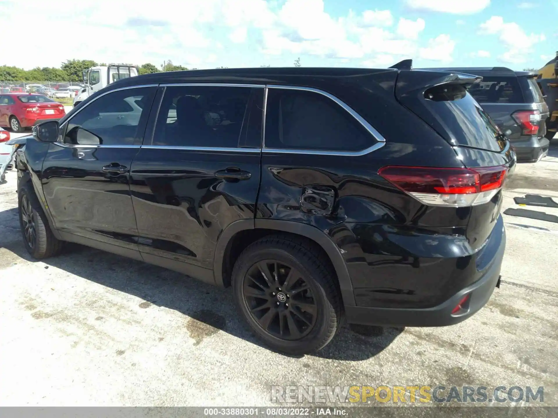 3 Photograph of a damaged car 5TDKZRFH5KS566722 TOYOTA HIGHLANDER 2019