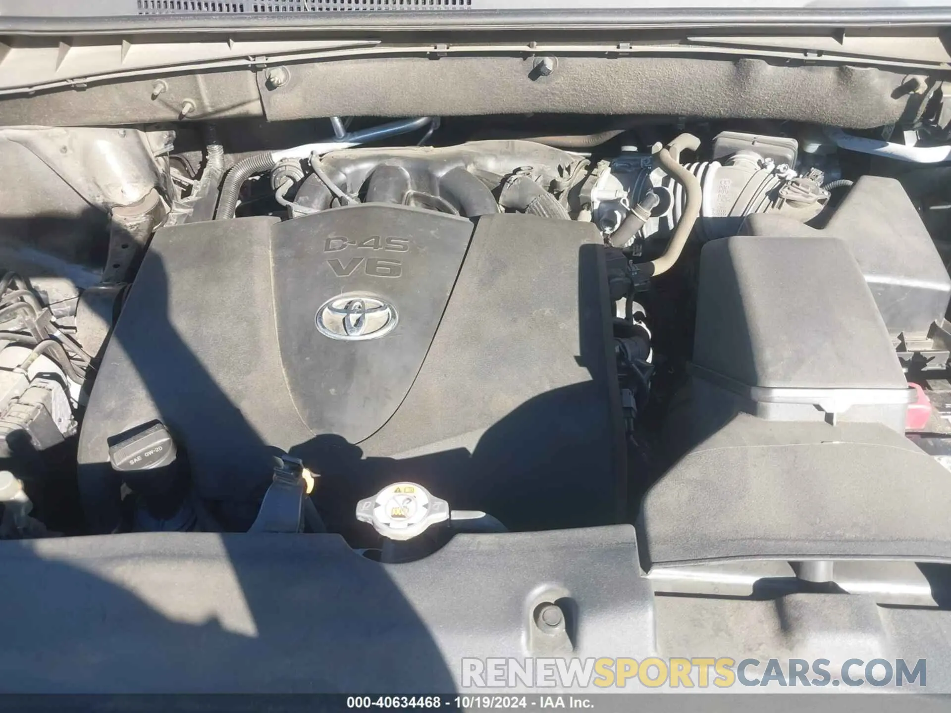 10 Photograph of a damaged car 5TDKZRFH5KS569698 TOYOTA HIGHLANDER 2019