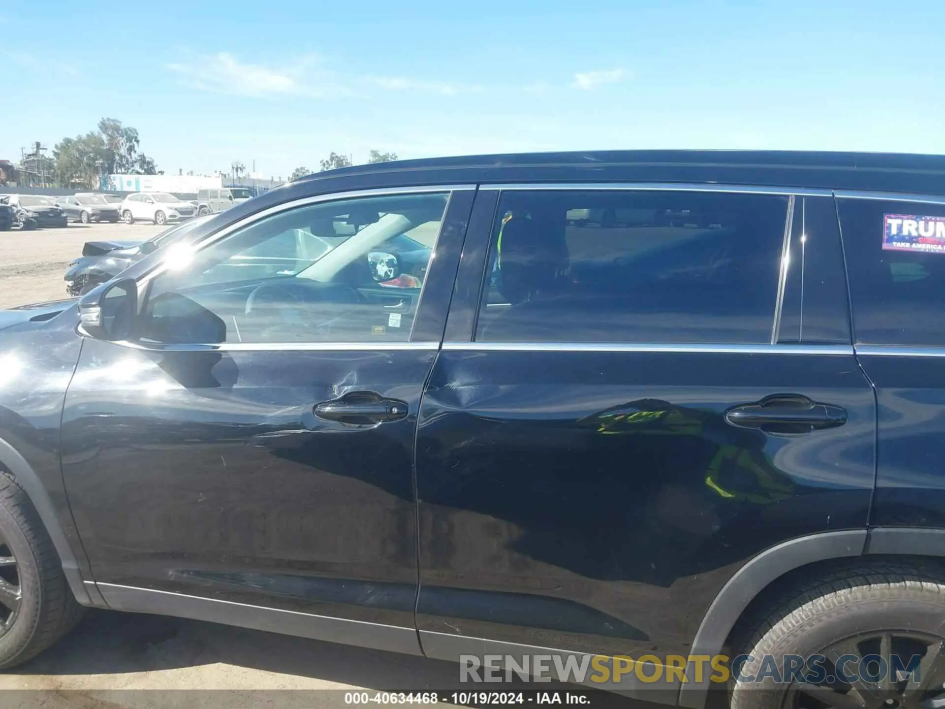 14 Photograph of a damaged car 5TDKZRFH5KS569698 TOYOTA HIGHLANDER 2019