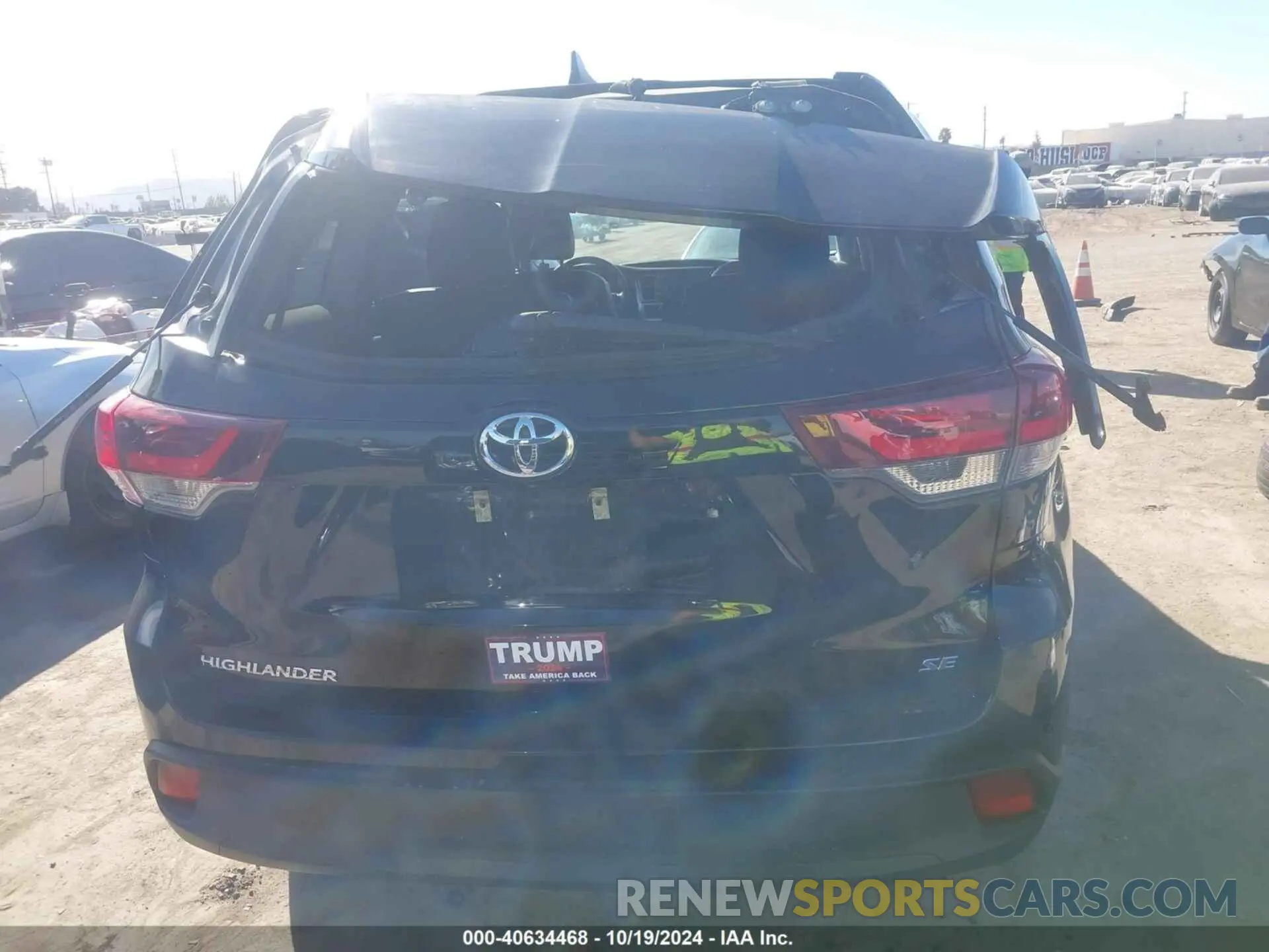 16 Photograph of a damaged car 5TDKZRFH5KS569698 TOYOTA HIGHLANDER 2019