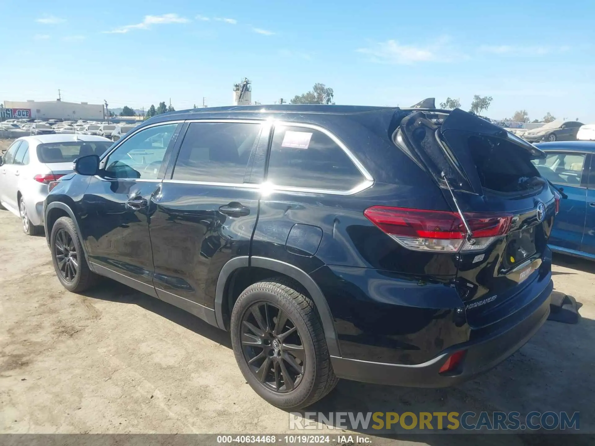3 Photograph of a damaged car 5TDKZRFH5KS569698 TOYOTA HIGHLANDER 2019