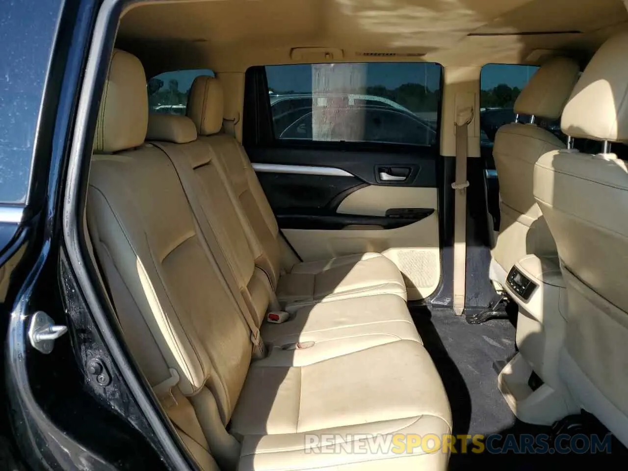 11 Photograph of a damaged car 5TDKZRFH5KS569975 TOYOTA HIGHLANDER 2019