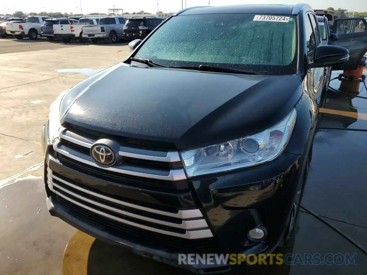 5 Photograph of a damaged car 5TDKZRFH5KS569975 TOYOTA HIGHLANDER 2019