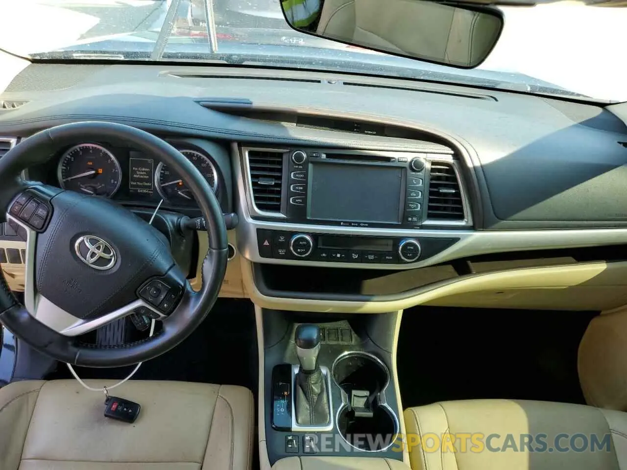 8 Photograph of a damaged car 5TDKZRFH5KS569975 TOYOTA HIGHLANDER 2019