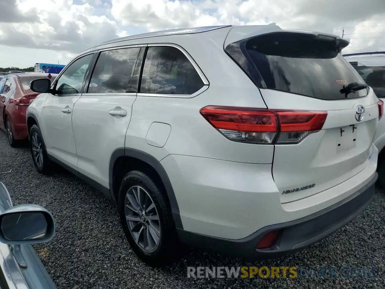 2 Photograph of a damaged car 5TDKZRFH5KS571225 TOYOTA HIGHLANDER 2019