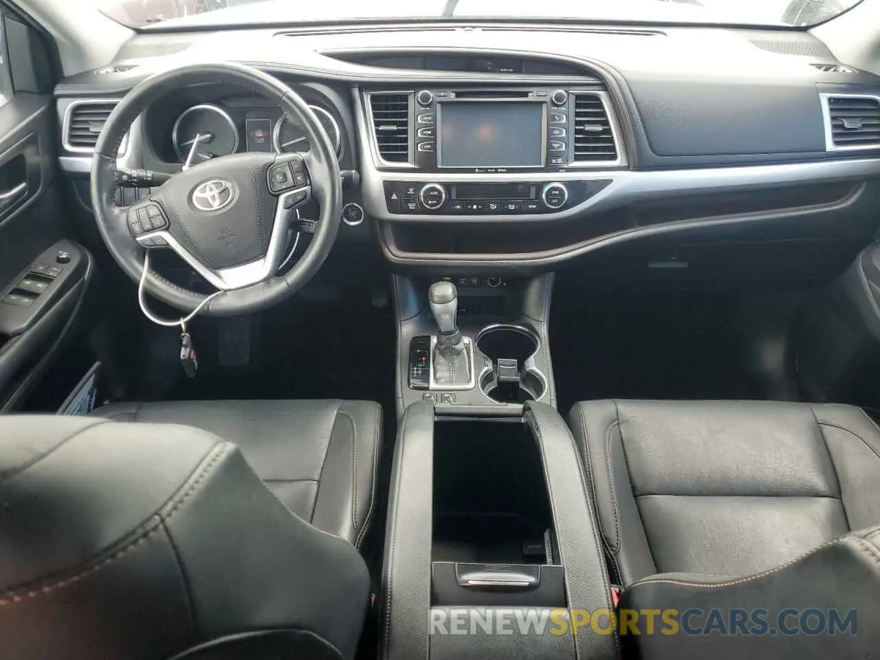 8 Photograph of a damaged car 5TDKZRFH5KS571225 TOYOTA HIGHLANDER 2019