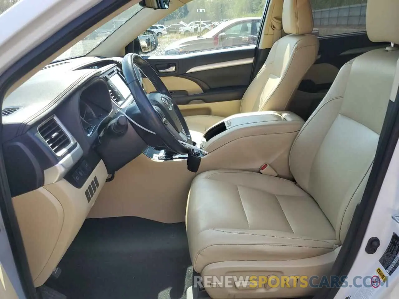 7 Photograph of a damaged car 5TDKZRFH5KS574951 TOYOTA HIGHLANDER 2019