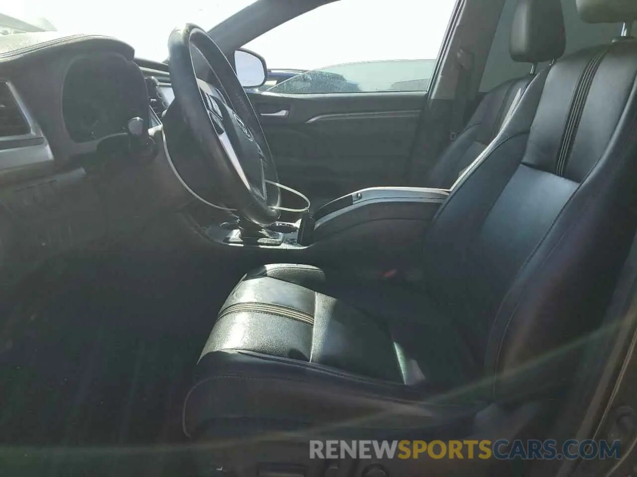 7 Photograph of a damaged car 5TDKZRFH6KS324375 TOYOTA HIGHLANDER 2019