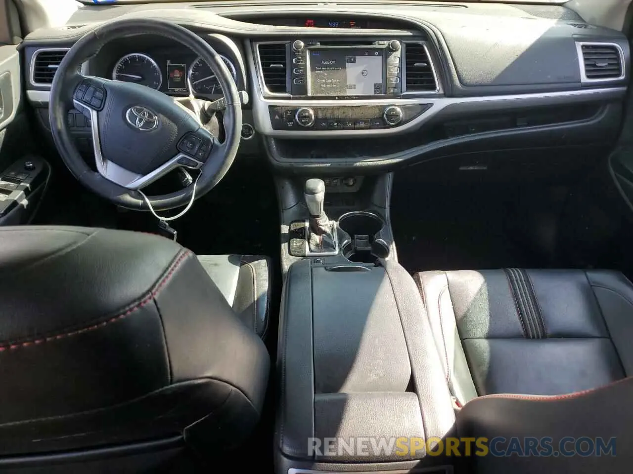 8 Photograph of a damaged car 5TDKZRFH6KS324375 TOYOTA HIGHLANDER 2019