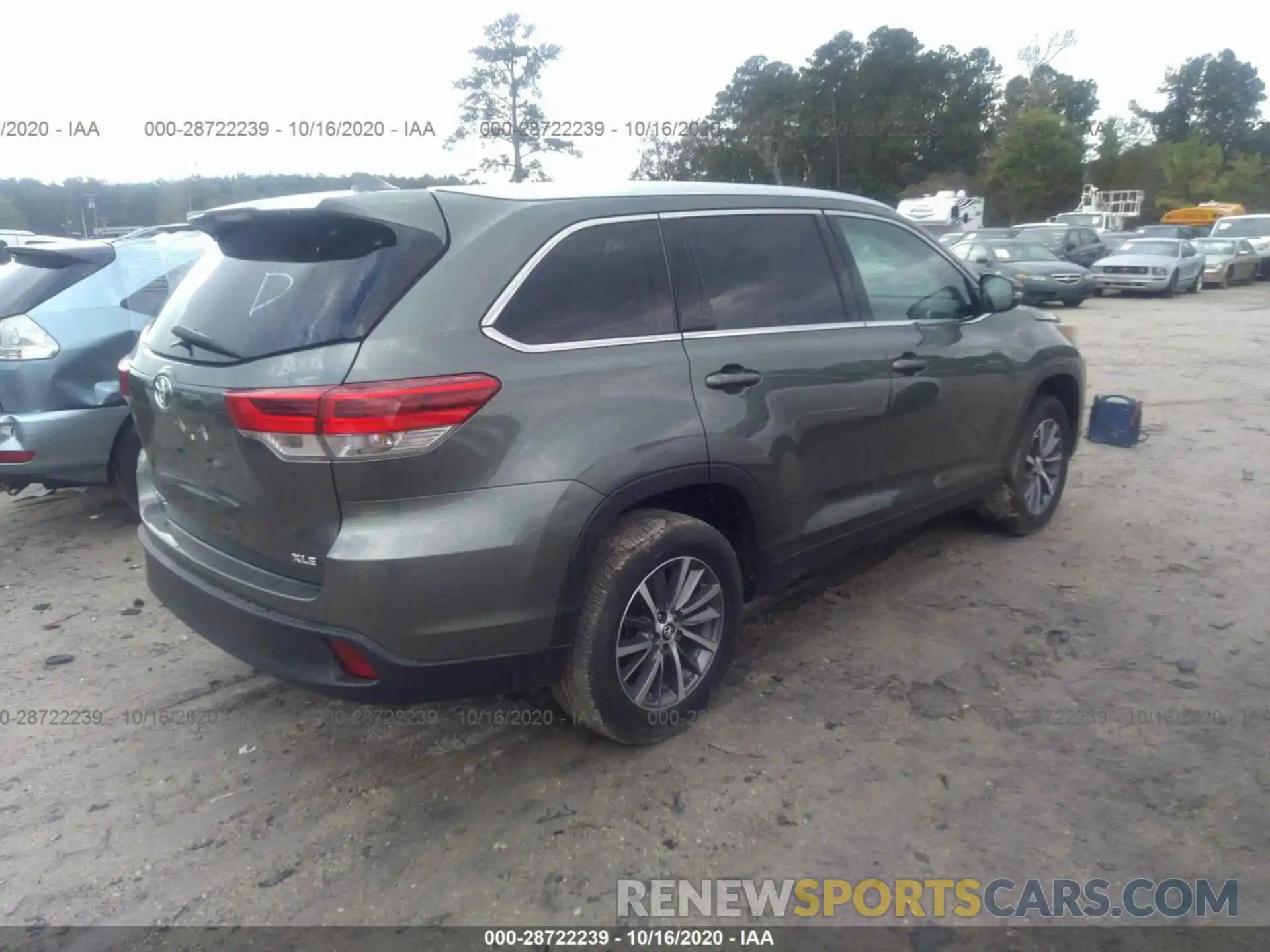 4 Photograph of a damaged car 5TDKZRFH6KS334730 TOYOTA HIGHLANDER 2019