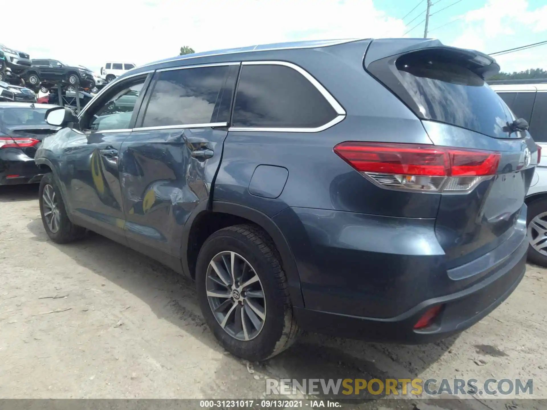 3 Photograph of a damaged car 5TDKZRFH6KS342603 TOYOTA HIGHLANDER 2019