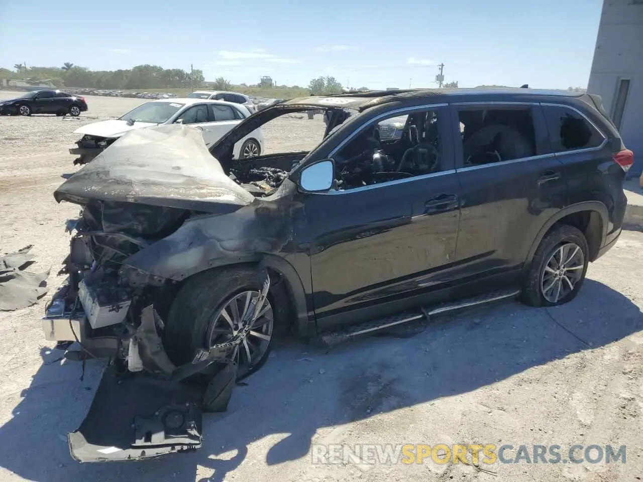 1 Photograph of a damaged car 5TDKZRFH6KS556880 TOYOTA HIGHLANDER 2019