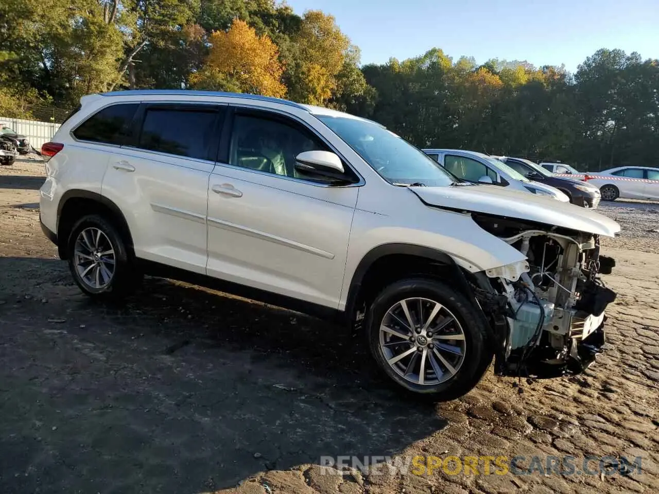4 Photograph of a damaged car 5TDKZRFH6KS565742 TOYOTA HIGHLANDER 2019